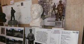 Печално известен министър от кабинета „Орешарски“ проектира паметник на Левски