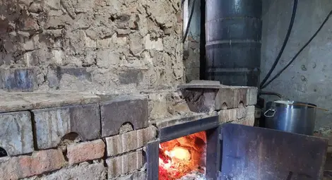 Русенски митничари откриха близо тон нелегална ракия