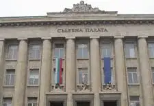 Тийнейджъри с присъди за грабеж на 16-годишен