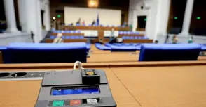 Публичен регистър: Атидже Алиева-Вели с най-солидни банкови сметки, Иван Белчев купува имоти и акции от световни гиганти