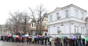 За върбова клонка на Цветница - на опашка, а някъде само с пари