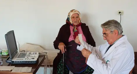 Болници от Българска болнична асоциация ще преглеждат възрастни хора в 26 населени места