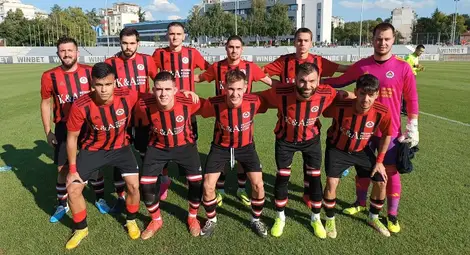 Футболистите на &bdquo;Локомотив&ldquo; със златен шанс за първа победа