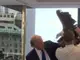 Съдбовен знак: Орелът Чичо Сам клъвнал Доналд Тръмп по главата! /видео/