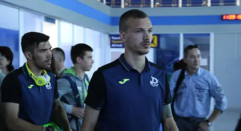 Андреас Васев попадна първи в обективите на казахстанските журналисти.  Снимка: ФК &bdquo;Иртиш&ldquo;