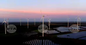 Може ли войната в Иран да ускори глобалния преход към зелена енергия?