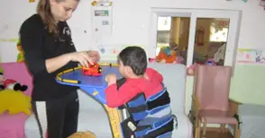 „Живият труп“ Симо вече ходи на градина с дарена от русенци количка