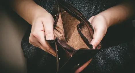 Санитарка обрала пациентка в болница