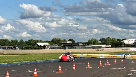 Проблем с водородната клетка не попречи за поредното успешно участие на отбор “HydRU” на Русенския унивеститет Shell Eco Marathon Проблем с водородната клетка не попречи за поредното успешно участие на отбор “HydRU” на Русенския унивеститет Shell Eco Marathon