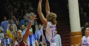 Минкова към момичетата от „Дунав 8806“: Слушайте Божков и ще вземете купата!