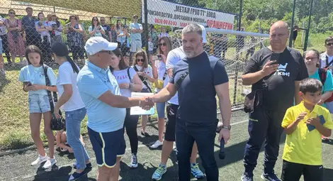 Отборите на СУ „Васил Левски“ и ОУ „Любен Каравелов“ победиха във футболния турнир на Деня на детето в Русе Отборите на СУ „Васил Левски“ и ОУ „Любен Каравелов“ победиха във футболния турнир на Деня на детето в Русе