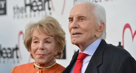 Кърк Дъглас ще празнува 100-годишния си рожден ден с 200 приятели