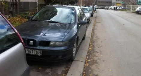 200 лв. глоба за паркиране по паркове, градини, площадки и тротоари