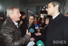 Сблъсък между протестиращи и полицията във Варна Сблъсък между протестиращи и полицията във Варна