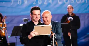 Минчо Минчев при предаването на безценния „Страдивариус“ на Светлин Русев: Скъпи Светлине, обичай този инструмент, достоявай удоволствие на себе си и на публиката