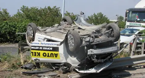 Кола блъсна тръгнал за обратен завой бус с работници на бул.&ldquo;България&ldquo;