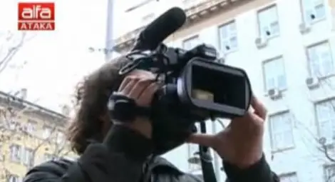 Нов скандал около "Атака": Екип на телевизия "Алфа" атакува Стефани Дюмортие