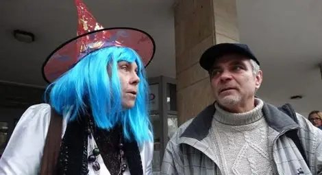 Маскарад на делото на девствената поетеса, обидена на чест от свой колега