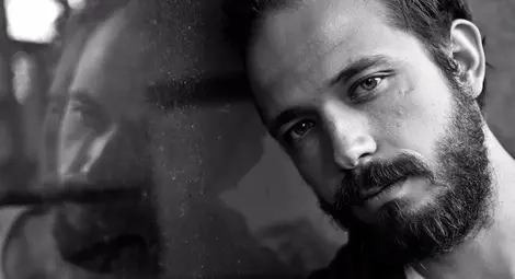 Алек Алексиев заменя лекарската престилка с монашеско расо в хайдушката драма „Воевода“ Алек Алексиев заменя лекарската престилка с монашеско расо в хайдушката драма „Воевода“