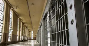 Окончателно: 8 години затвор  за влюбен в ученички учител