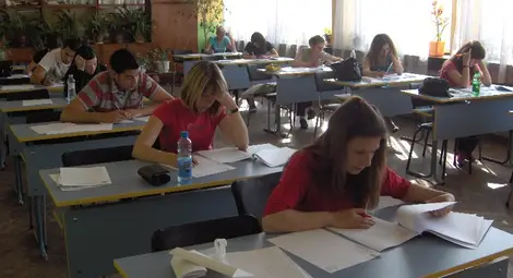 Две нови задължителни матури  от догодина за десетокласниците
