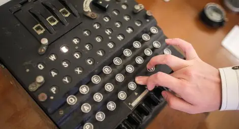 Машина "Енигма" беше купена за 100 евро и продадена на търг за 45 хил. в Румъния