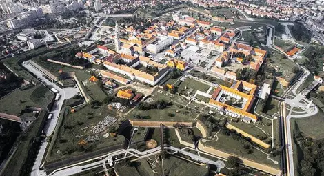 Румъния посреща националния си празник без традиционните тържества