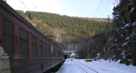 Студът пука жп релси в Швейцария