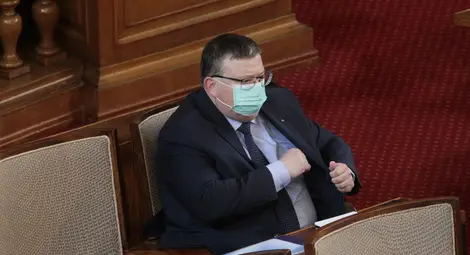 Премиерът Кирил Петков: Сотир Цацаров е с отнет допуск до класифицирана информация