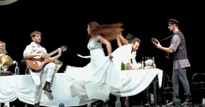 Русенската „Без зестра“ гостува в Театъра на българската армия