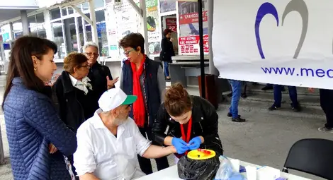 Над 100 човека провериха кръвната си захар в УМБАЛ &bdquo;Медика&ldquo;, 17 бяха с повишени стойности.                      Снимка: &bdquo;Медика&ldquo;