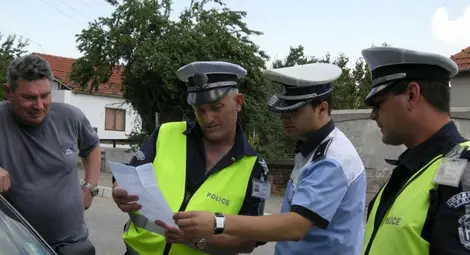 Румънски полицаи следят за поведението по пътищата в Русенско на сънародниците си