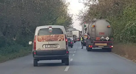 Кметът на Мартен: Тировете всекидневно ни откъсват от света, държавата да се намеси