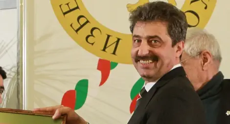 Цветан Василев показа кой е идвал при него в банката Цветан Василев показа кой е идвал при него в банката