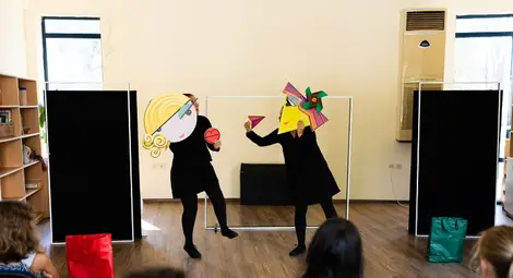 Близо 200 деца от Видин, Ловеч и Габрово учат жестов език чрез театър