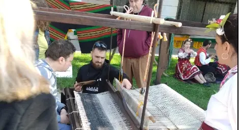 Ново село пресъздаде автентични практики по обработване на вълна