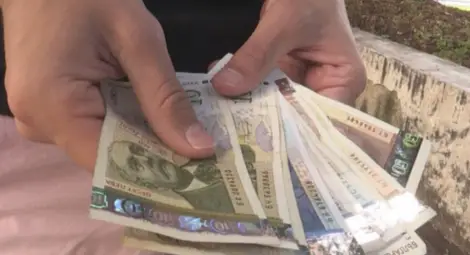 Граничари спасиха 3500 лева на излъган от измамници дядо Граничари спасиха 3500 лева на излъган от измамници дядо