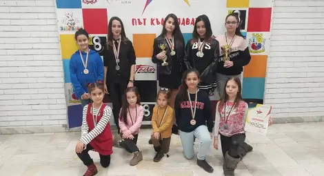 Балеринките от „Инфанти“ започнаха 2019 година с дузина нови награди Балеринките от „Инфанти“ започнаха 2019 година с дузина нови награди