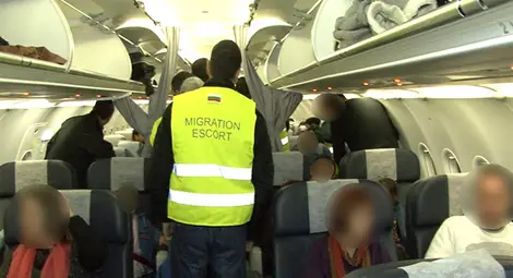 Връщат 46 незаконно пребиваващи у нас иракчани в страната им /галерия/