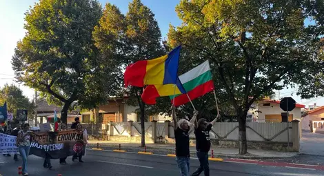 Русенци протестираха в Гюргево срещу изграждането на инсинератора за болнични отпадъци /галерия/ Русенци протестираха в Гюргево срещу изграждането на инсинератора за болнични отпадъци /галерия/