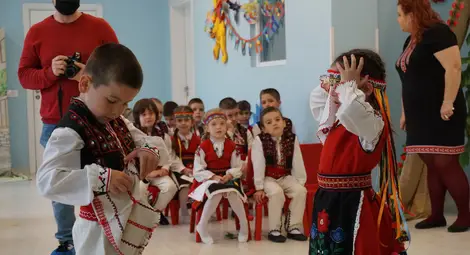 Концерт-спектакъл под наслов &bdquo;Пролетно веселие&ldquo; изнесоха децата от ДГ &bdquo;Пинокио&ldquo; в Русе /галерия/