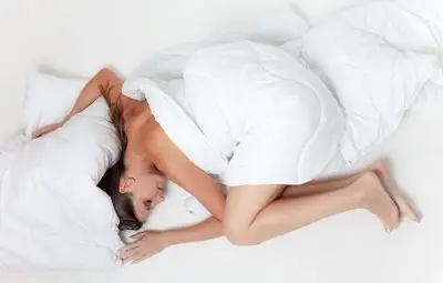 Спането по корем е най-вредната поза за сън