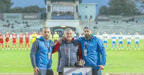 Футболни почести за треньора по борба Валентин Ангелов