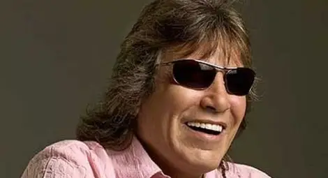 Пълно съвпадение на имената погреба латино звездата Хосе Фелисиано