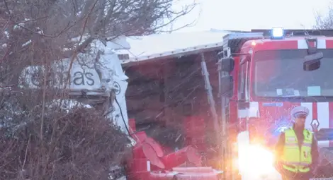Няма опасност за живота на блъснатия челно от турски тир по пътя Русе-Бяла