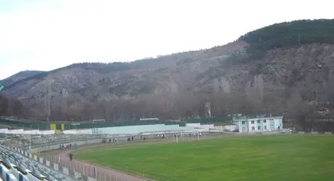 Плувният треньор Атанас Тодоров сред важните зрители на стадион &bdquo;Спартак&ldquo;