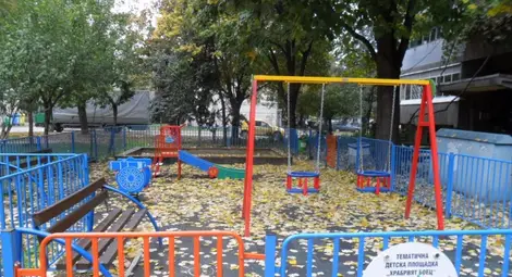 &bdquo;Ас-Строй&ldquo; възстанови  детска площадка в &bdquo;Здравец&ldquo;