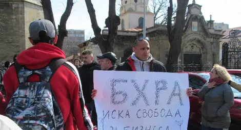 Ресторантьорите и хотелиерите готвят блокада на Дунав мост срещу локдауна