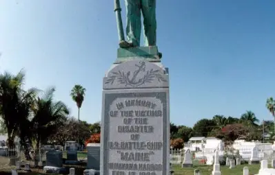Паметникът на моряка напомня друг каменен матрос - в Кий Уест в САЩ