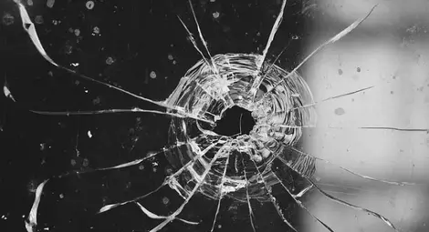 Сплашиха близък на бивш голям фактор в политиката с куршум в къщата му